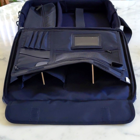 Dell Leather Trim/Handlers/Logo Multiple Layers Briefcase/Laptop Bag/Travel Bag. - Picture 7 of 12